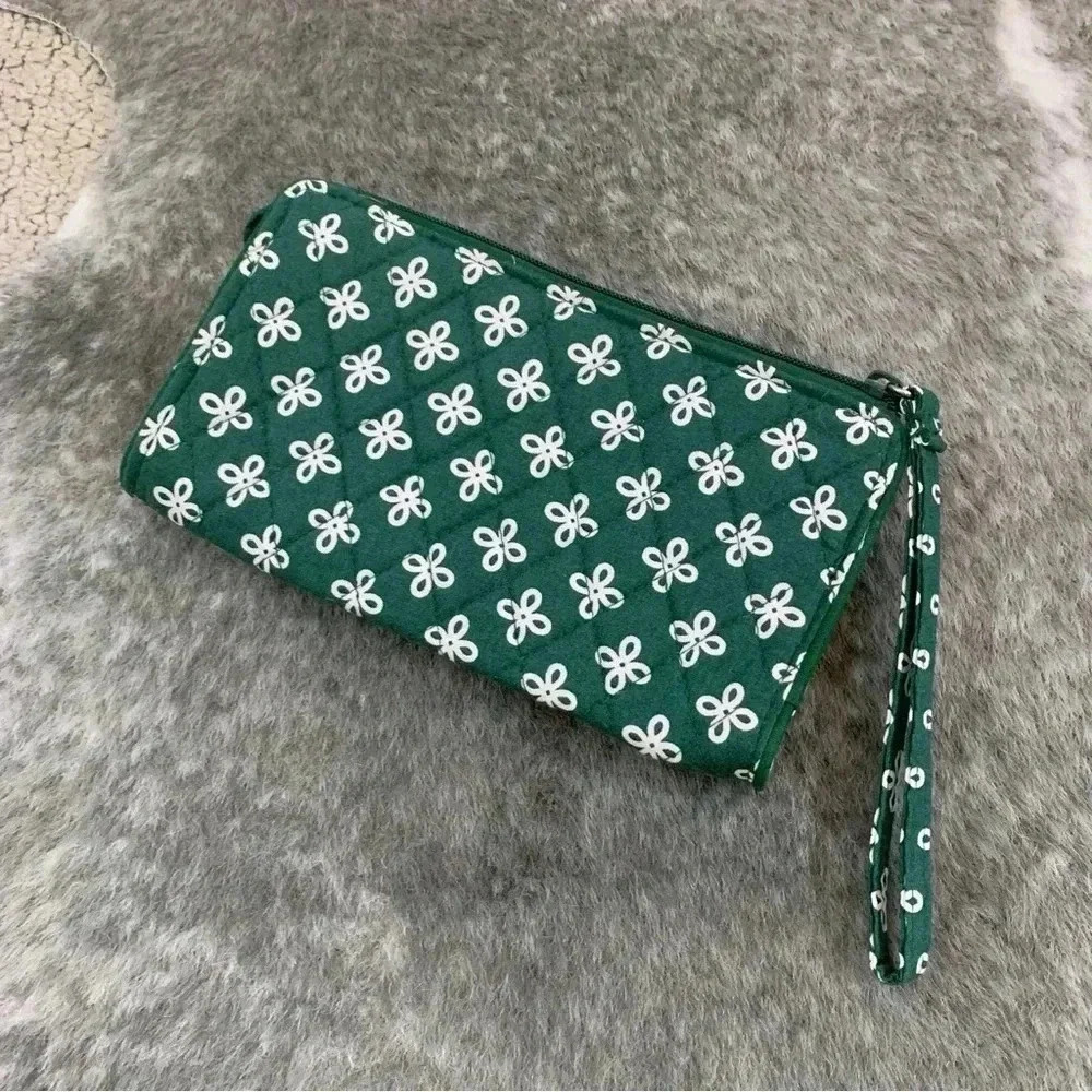 Vera Bradley Oregon Ducks Wristlet - Picture 5 of 13
